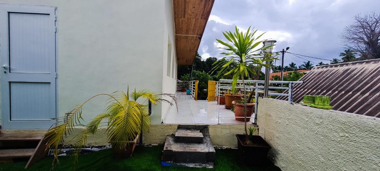 La Vue De Haut- T3 Avec Vue Imprenable Sur La Mer Villa Boueni Exterior photo